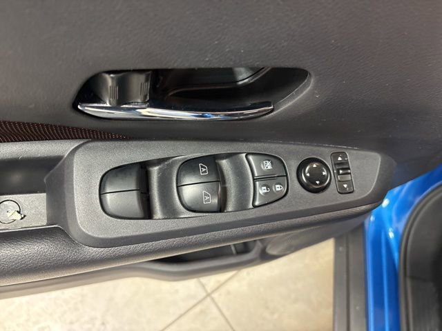 Used 2024 Nissan Kicks SR image 10