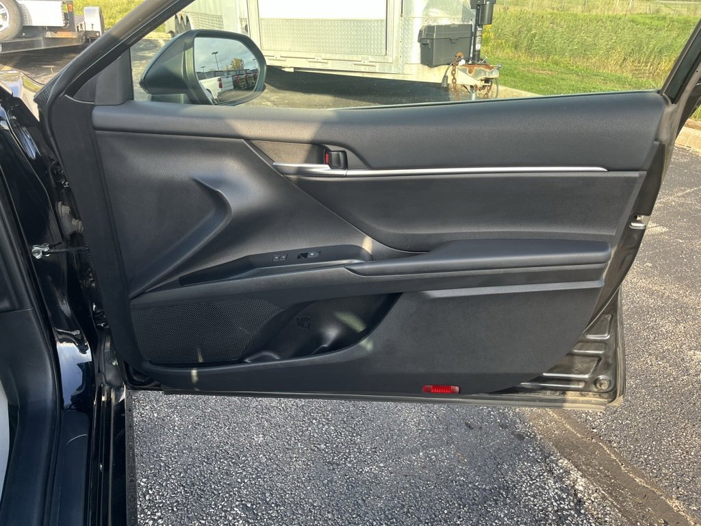 Used 2020 Toyota Camry LE image 21