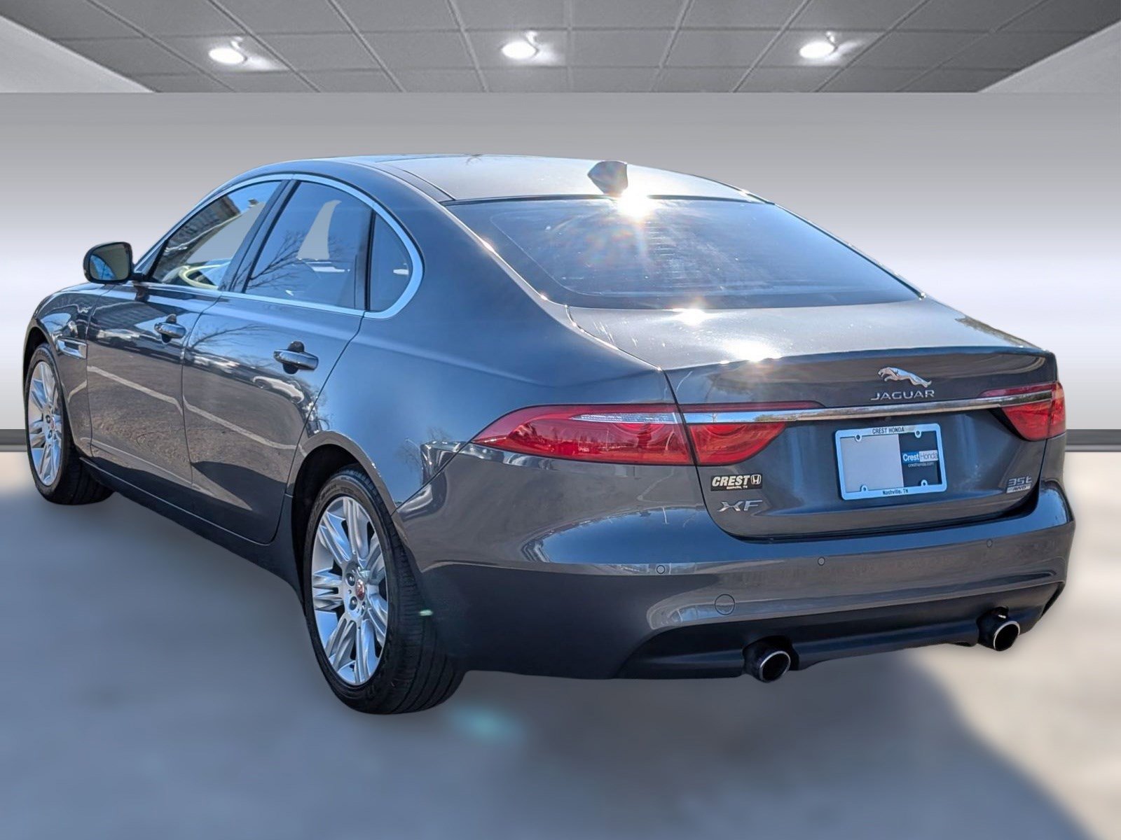 Used 2017 Jaguar XF Premium image 3