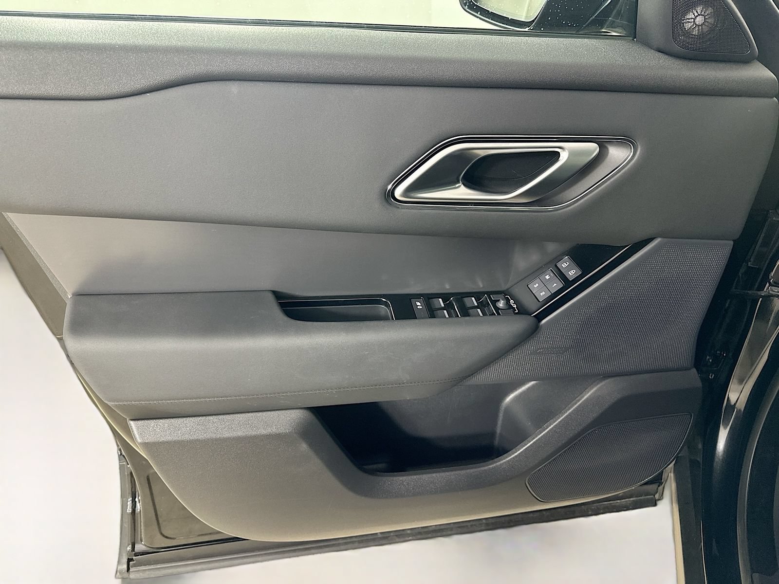 Used 2026 Land Rover Range Rover Velar S AWD/4WD image 16
