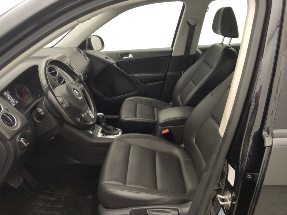 Used 2017 Volkswagen Tiguan S image 17