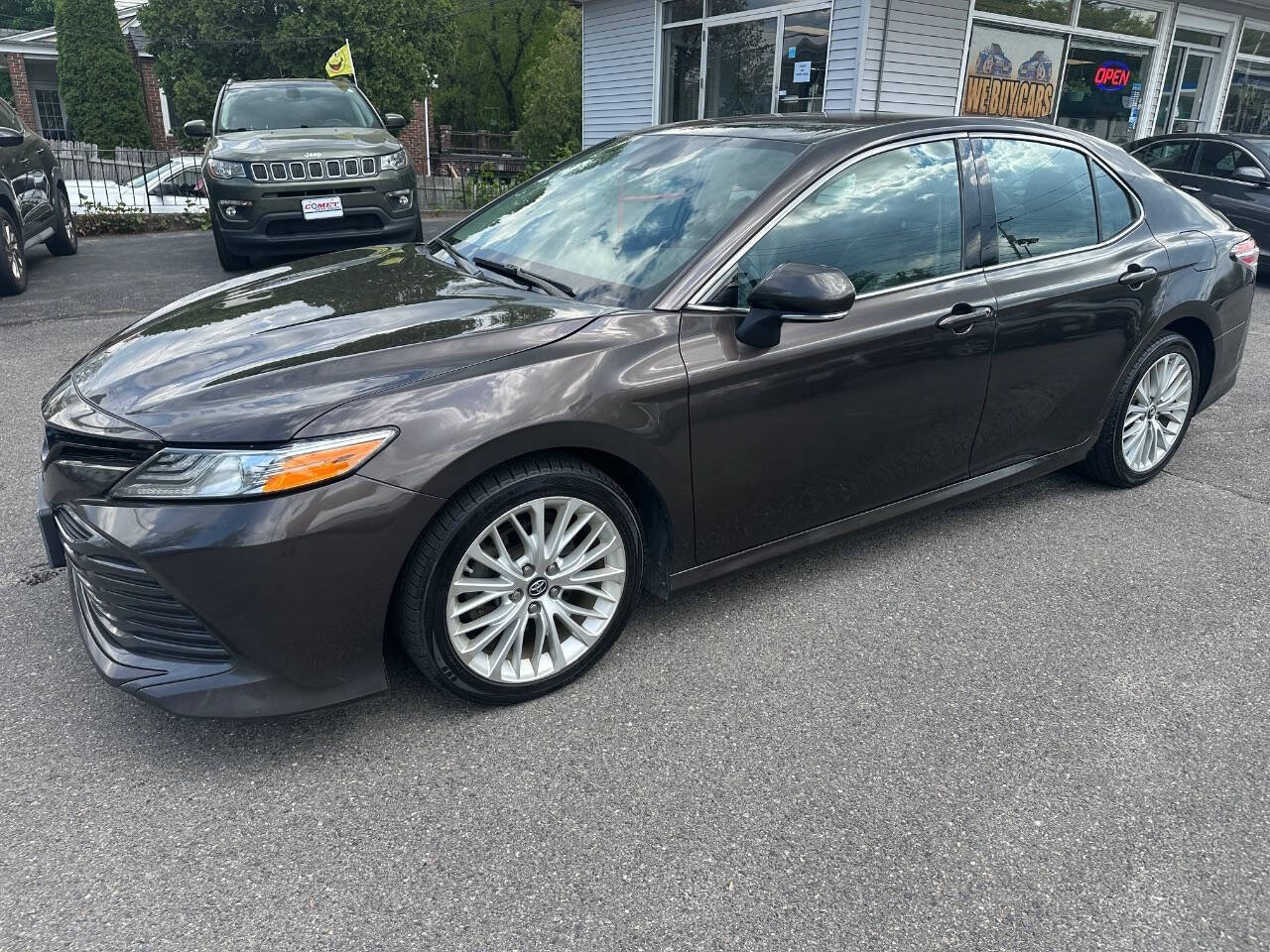 Used 2019 Toyota Camry XLE w/ Carpet Mat Package FWD image 9