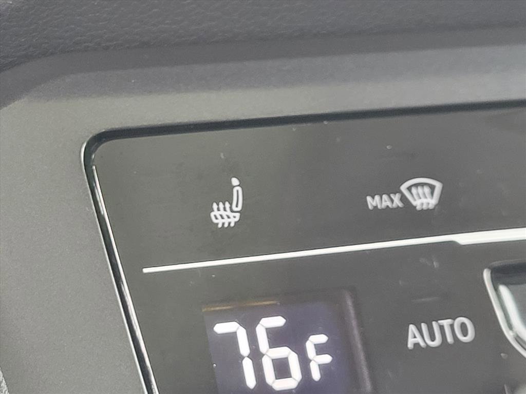 Used 2022 Volkswagen Tiguan SE w/ Panoramic Sunroof Package image 17