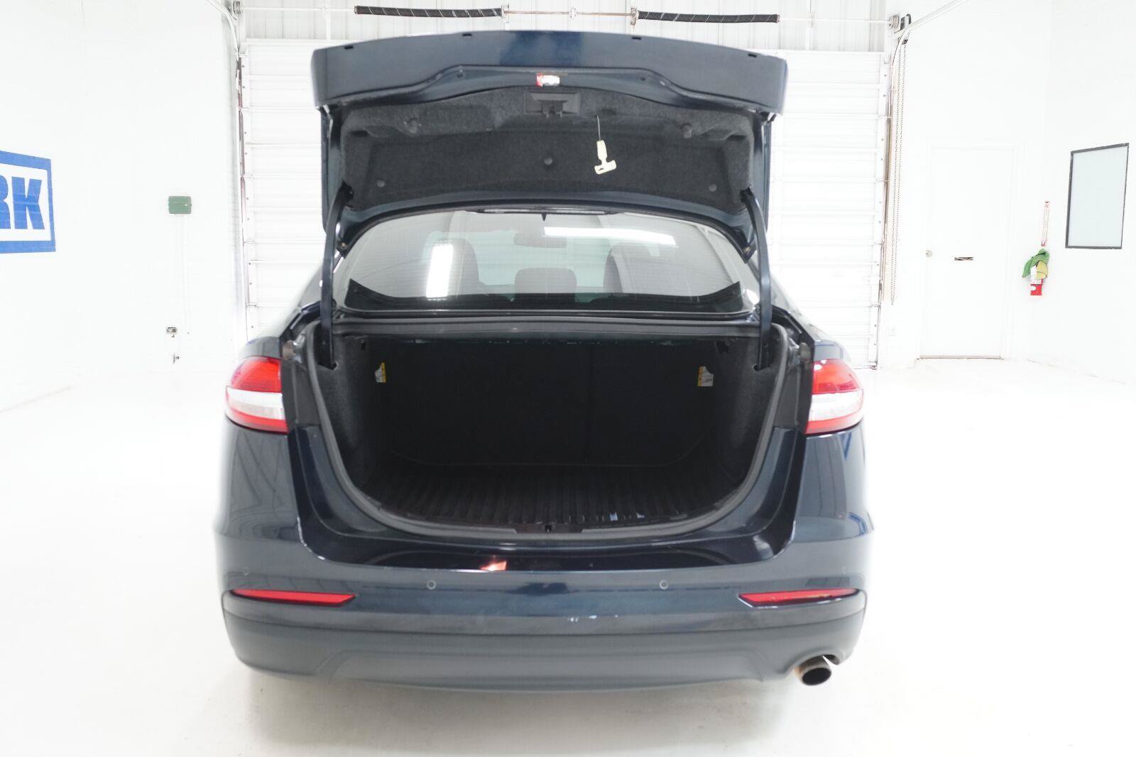 Used 2020 Ford Fusion SE w/ Equipment Group 151A FWD image 26