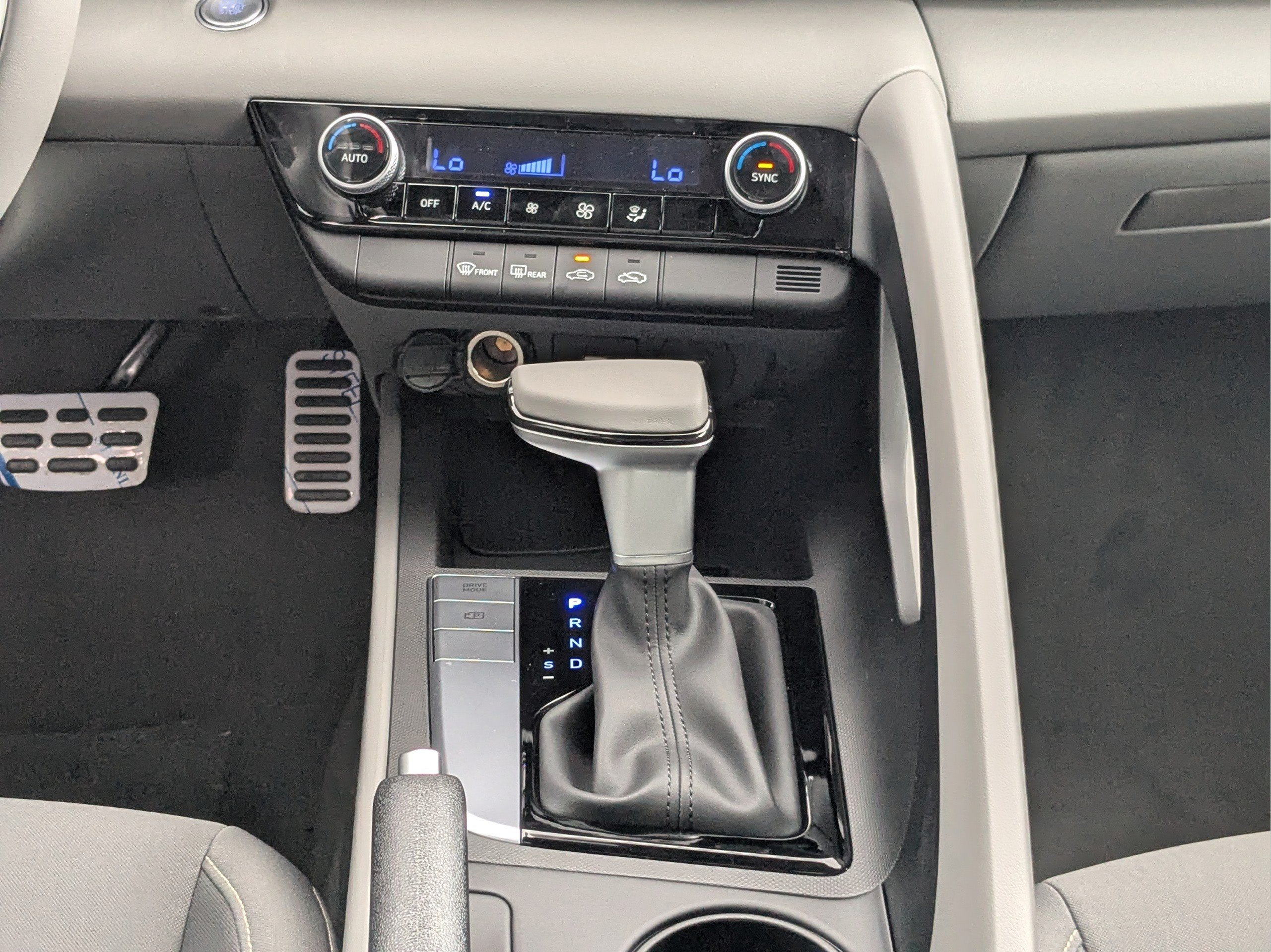 New 2026 Hyundai Elantra Sport FWD image 19