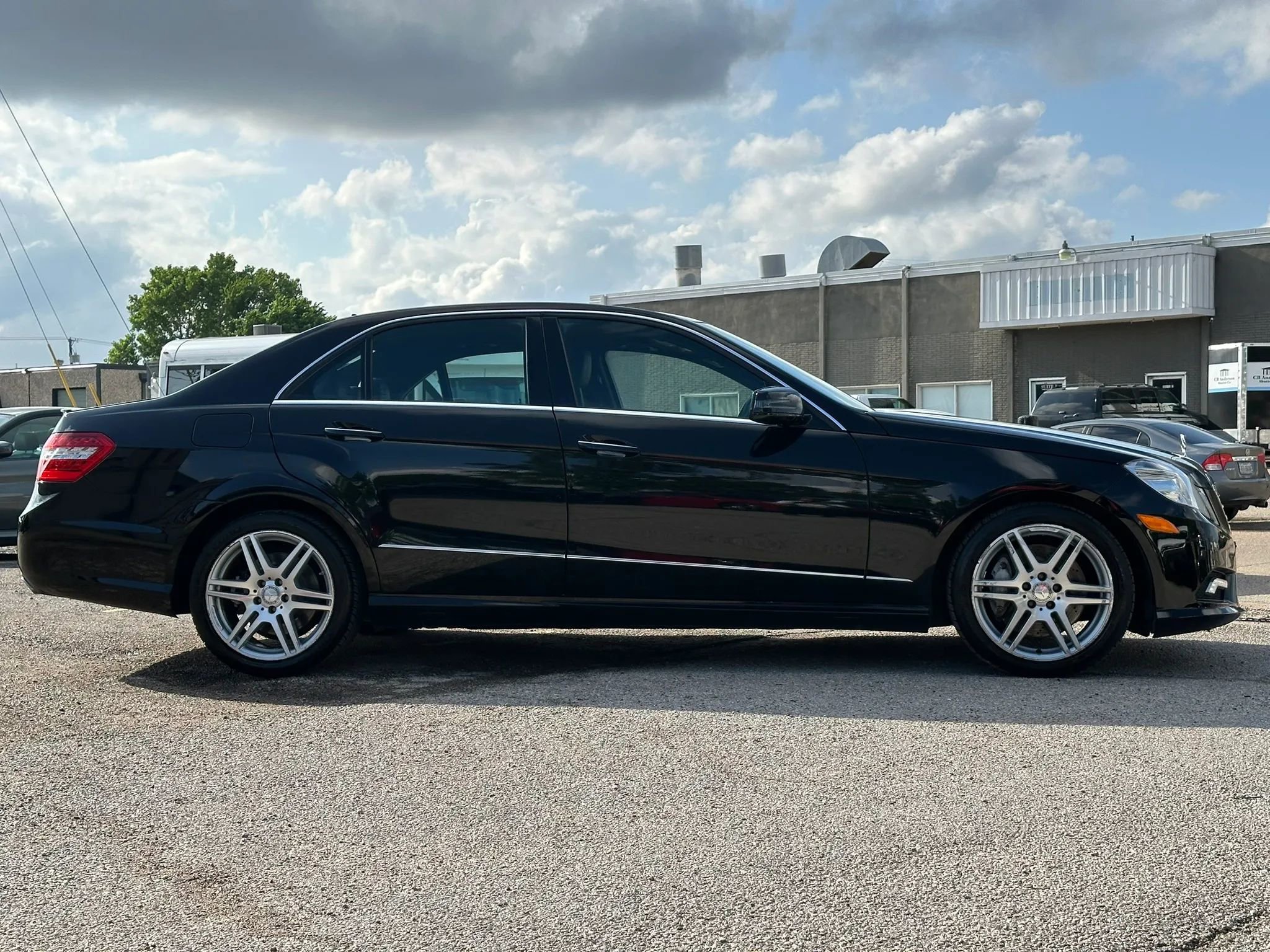 Used 2010 Mercedes-Benz E 550 Sedan w/ Premium 2 Pkg image 8