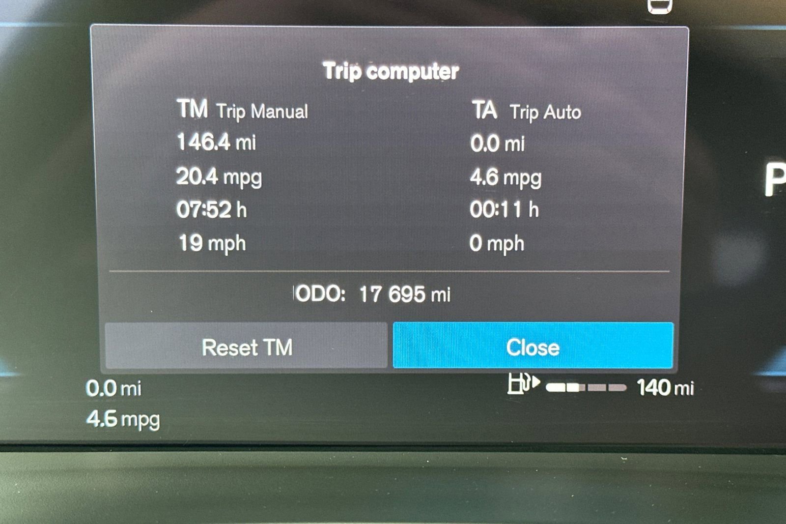 Used 2025 Volvo XC40 B5 Plus image 27