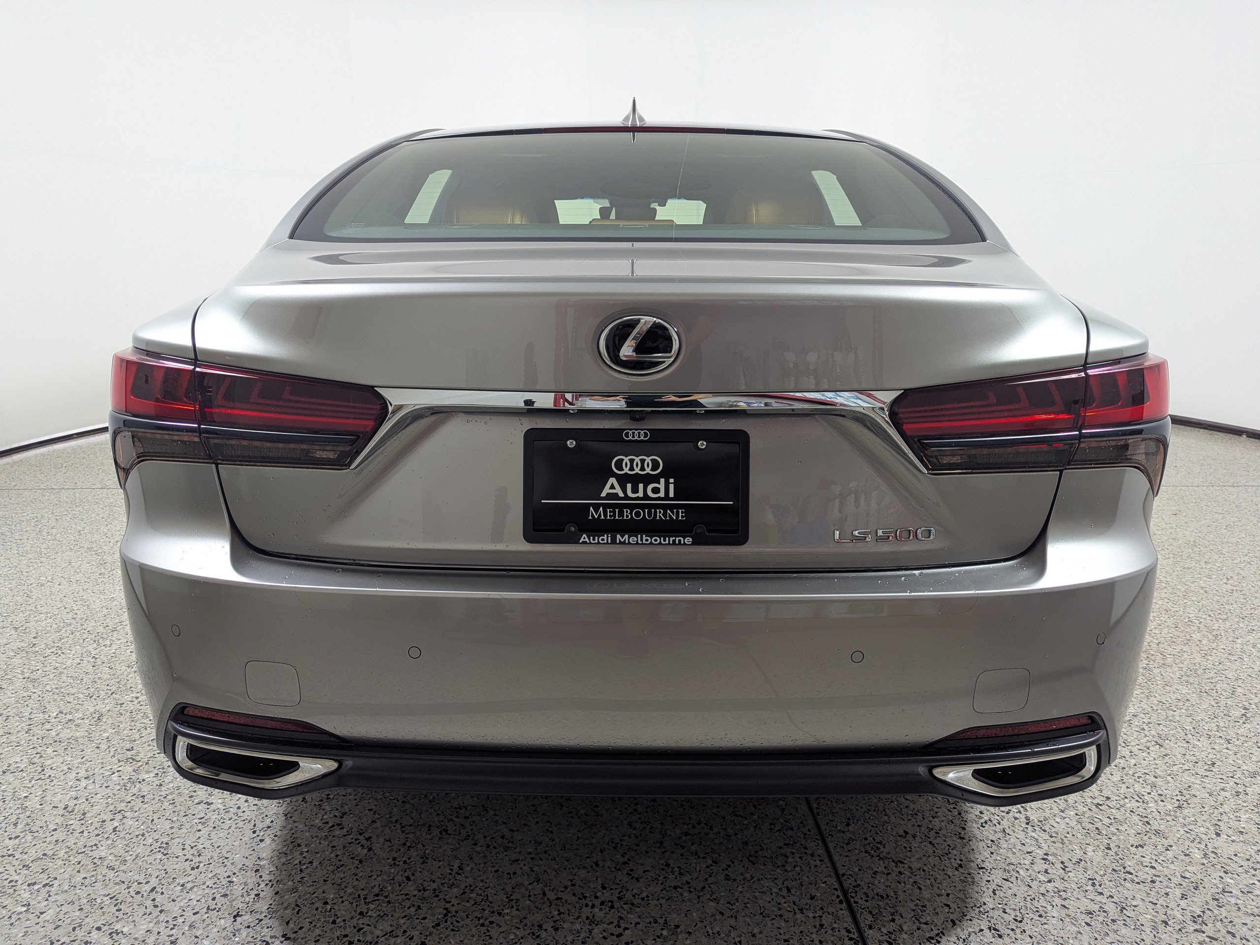Used 2021 Lexus LS 500 w/ Accessory Package (Z2) RWD image 6
