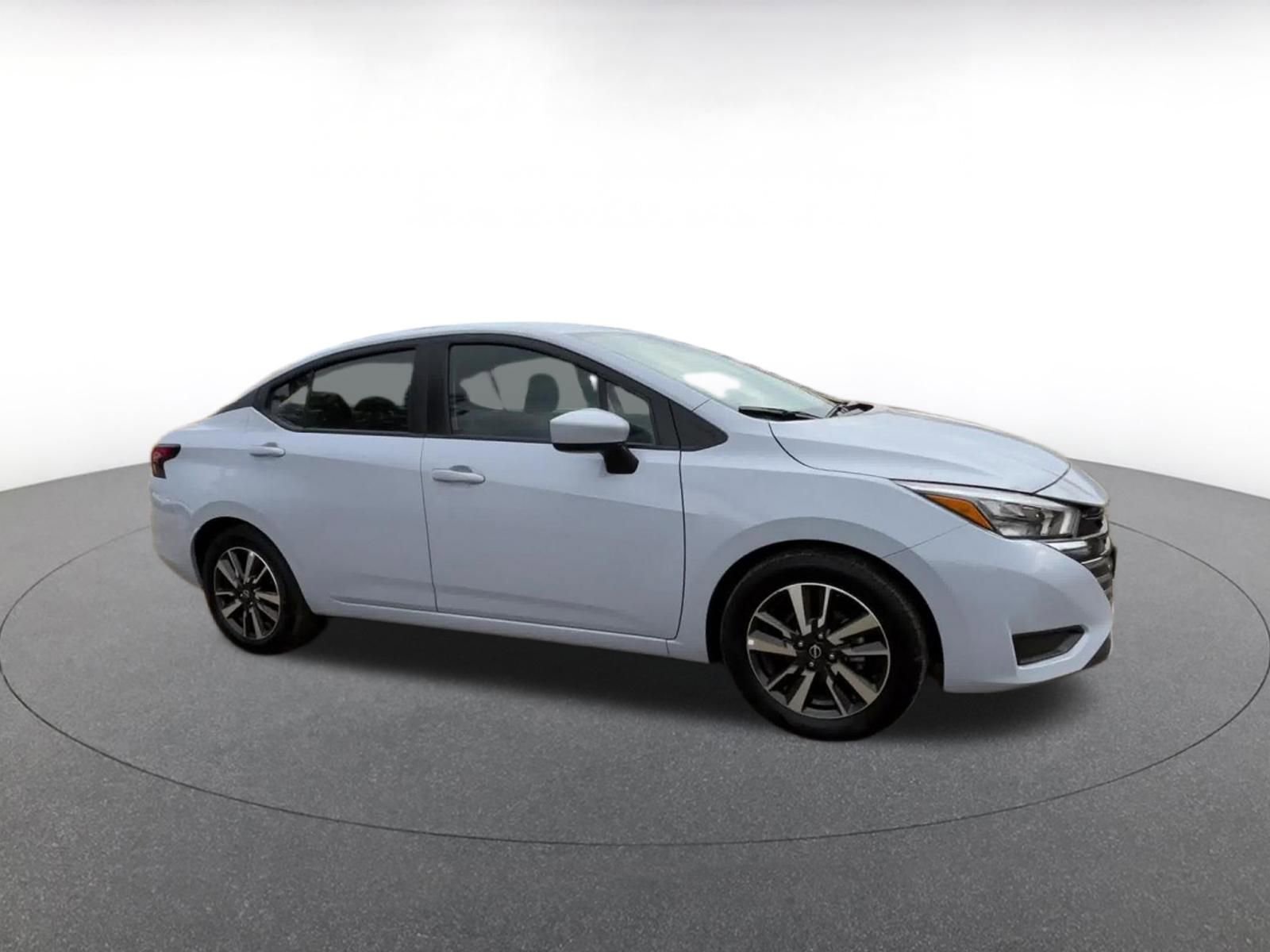 Used 2025 Nissan Versa SV image 2