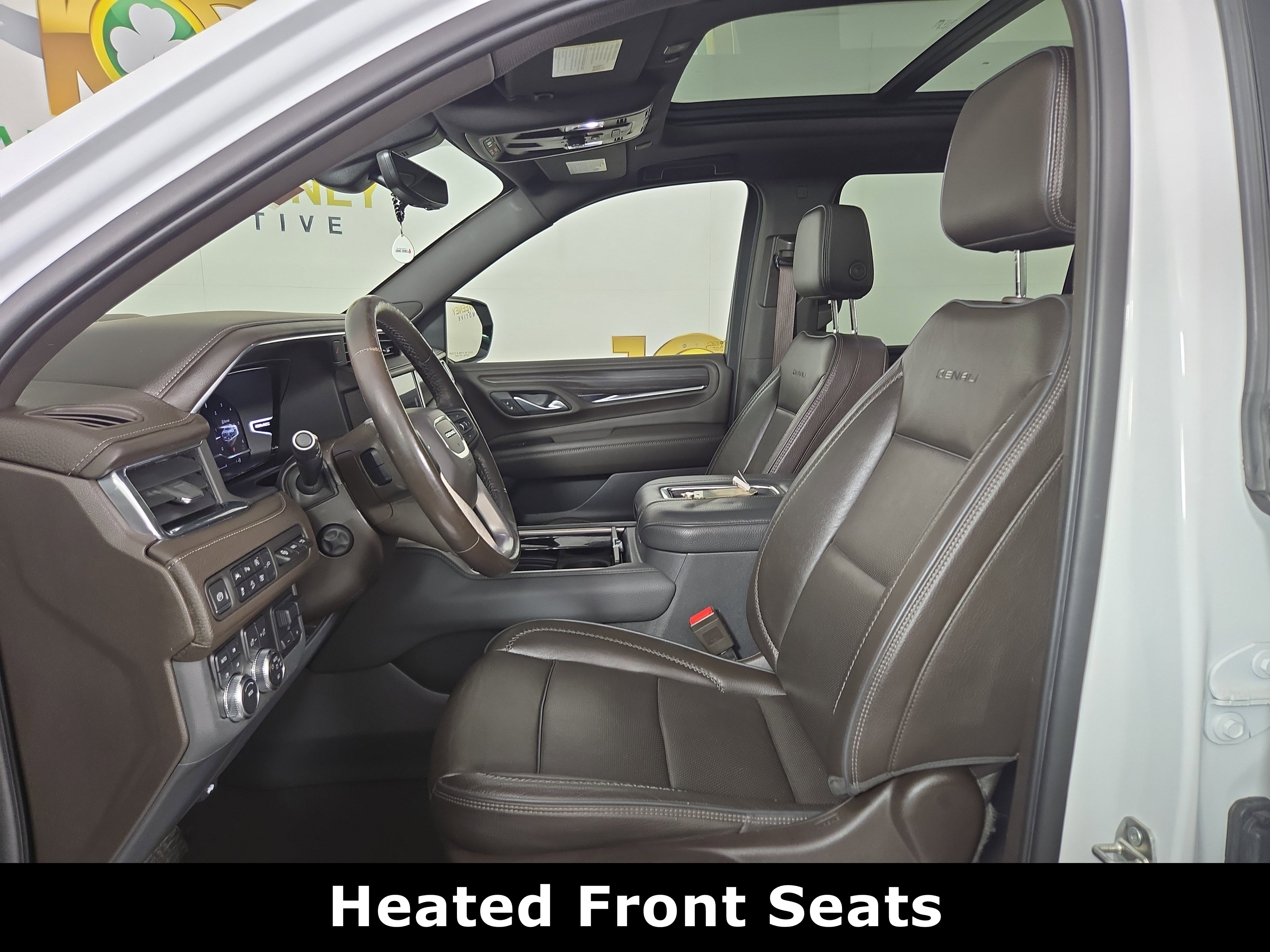 Used 2022 GMC Yukon XL Denali w/ Denali Premium Package image 11