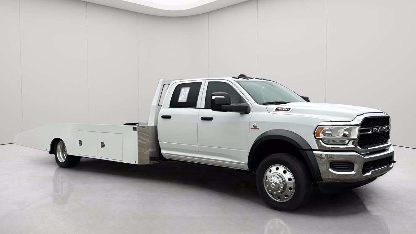 Used 2024 RAM 4500 Tradesman w/ Chrome Appearance Group RWD image 4