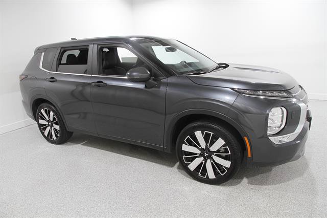 Used 2025 Mitsubishi Outlander SE