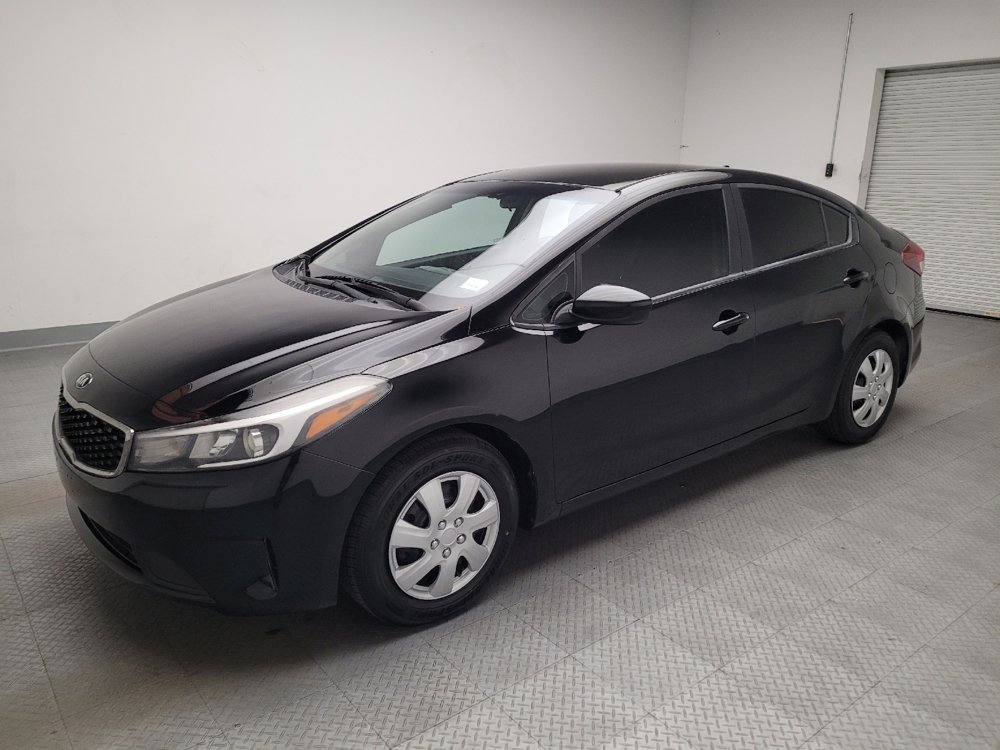 Used 2017 Kia Forte LX image 2