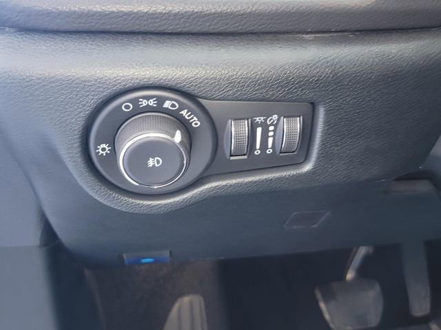 Used 2025 Chrysler Pacifica Limited image 29