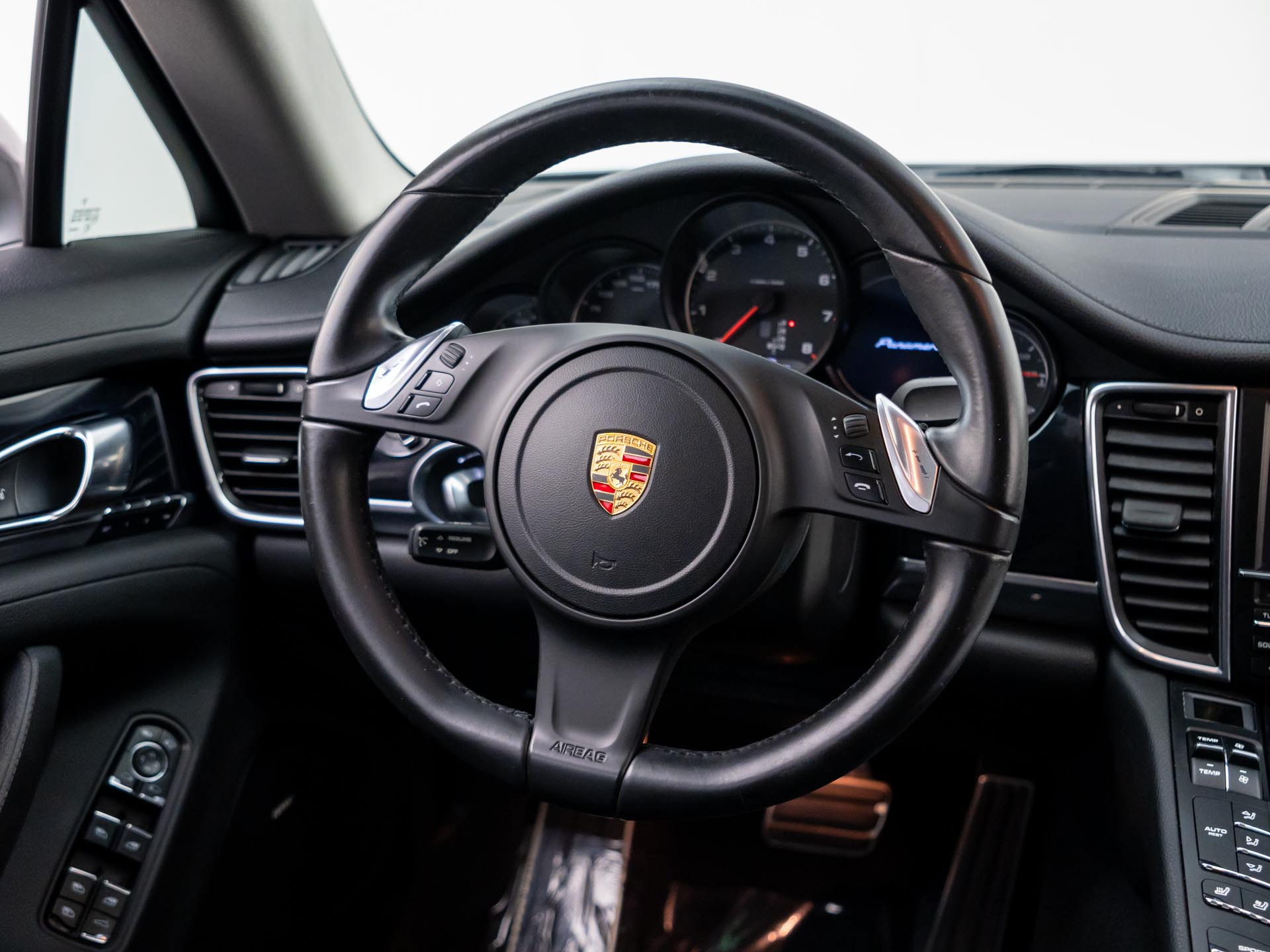 Used 2015 Porsche Panamera image 12