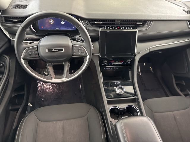 Used 2024 Jeep Grand Cherokee Laredo AWD/4WD image 22