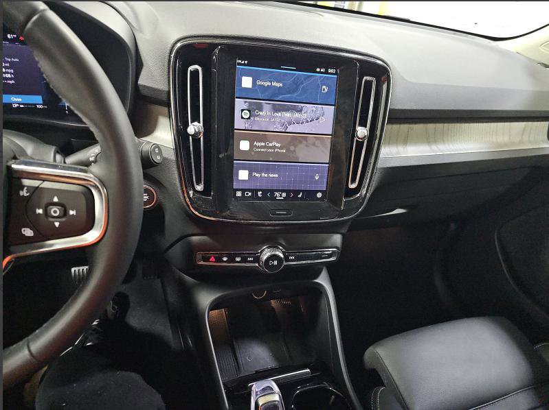 Used 2024 Volvo XC40 B5 Plus w/ Climate Package AWD/4WD image 14