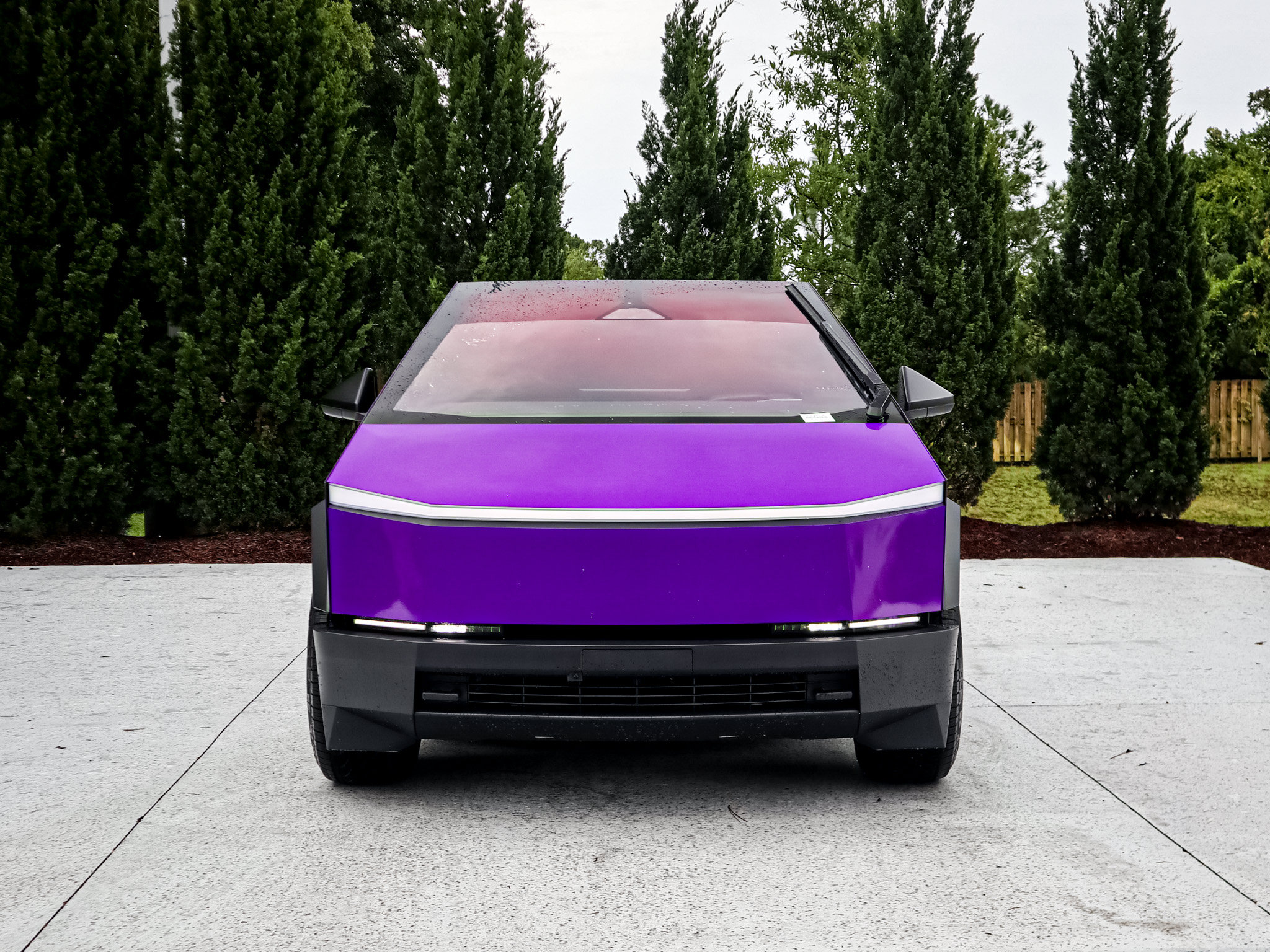 Used 2025 Tesla Cybertruck AWD Crew Cab image 3