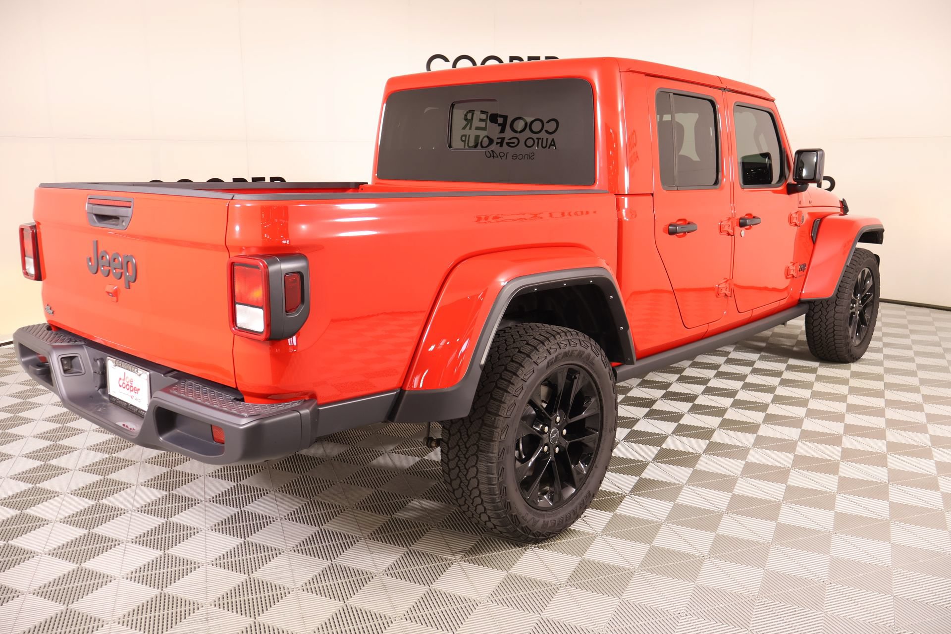Used 2025 Jeep Gladiator Sport AWD/4WD image 18