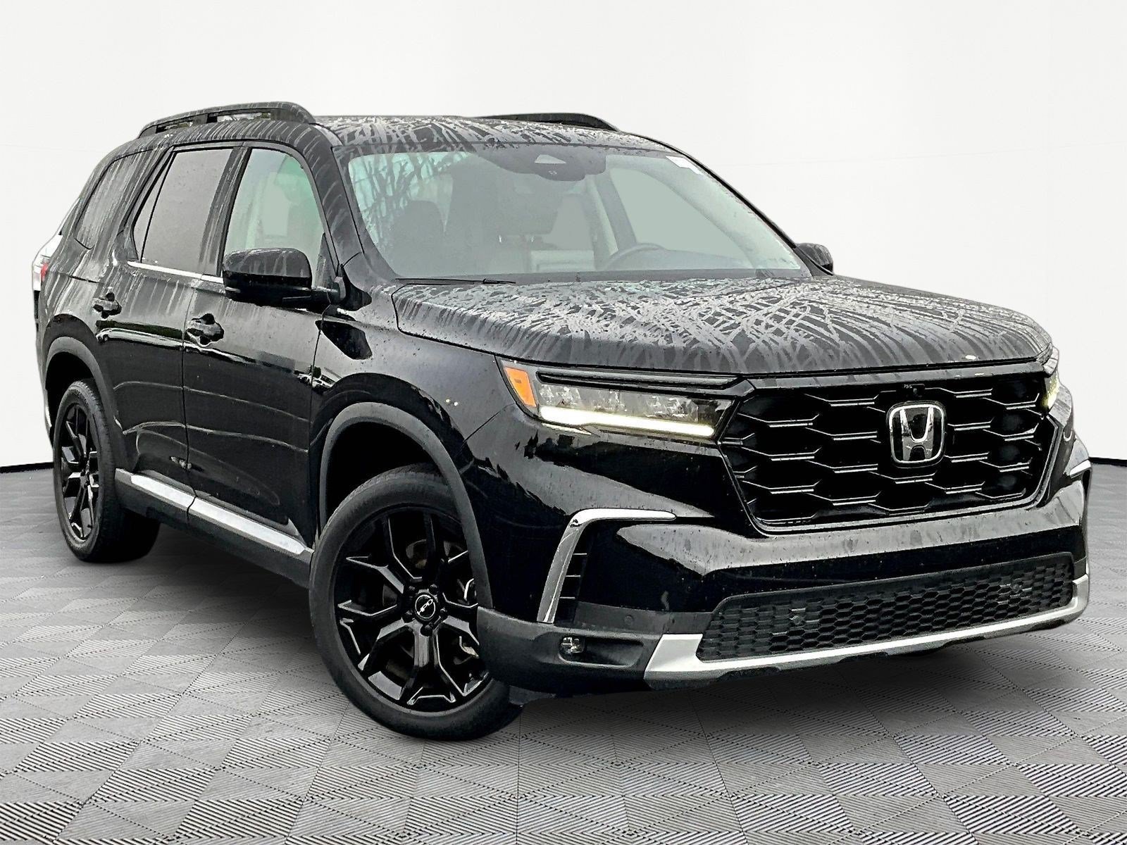 Used 2025 Honda Pilot Elite image 3