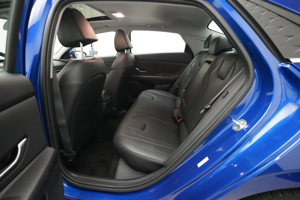 Used 2025 Hyundai Elantra Limited image 15