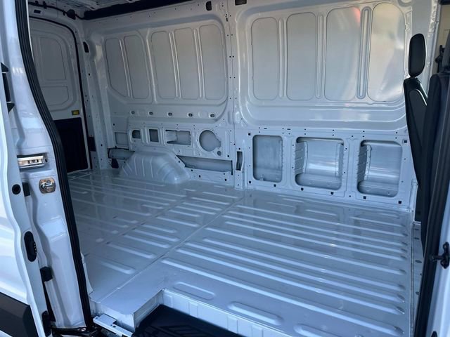New 2025 Ford Transit 250 148 Medium Roof image 31