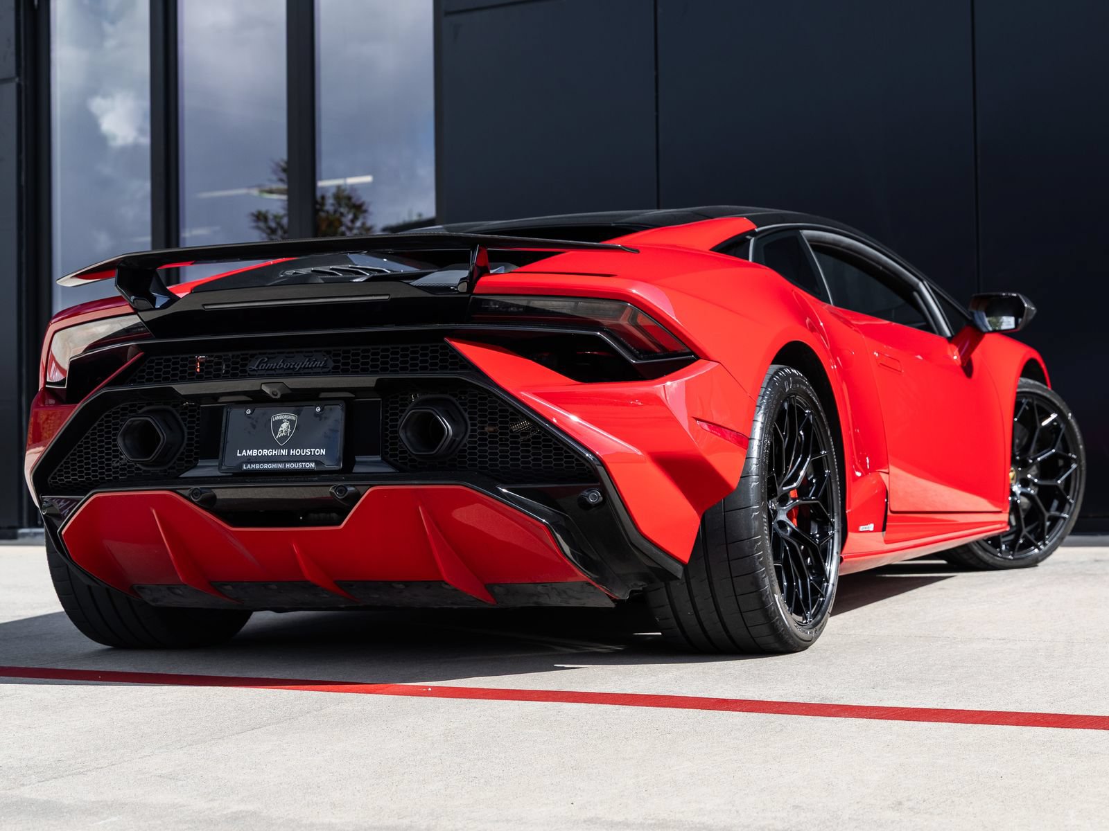 Used 2024 Lamborghini Huracan Tecnica RWD image 9