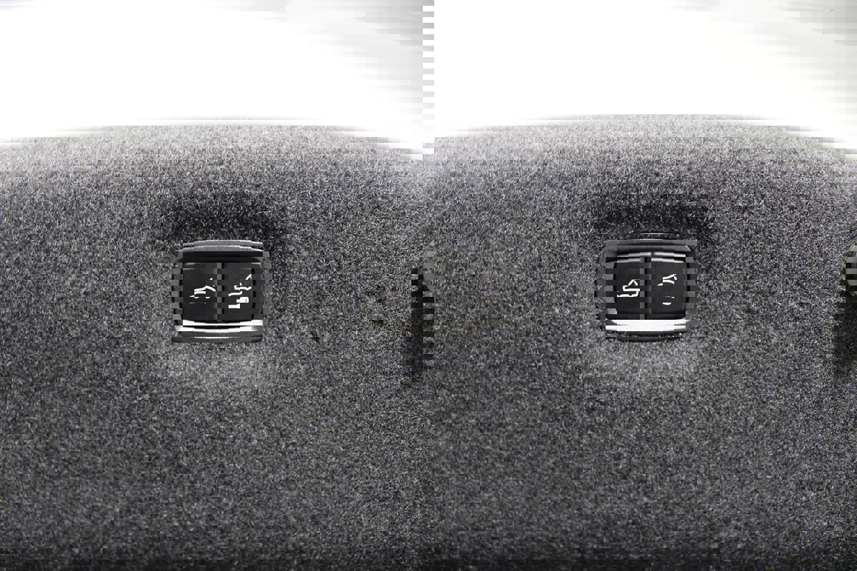 Used 2020 Porsche Taycan 4S image 43