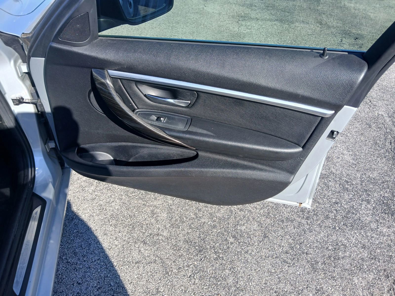 Used 2017 BMW 330i Sedan w/ Driver Assistance Package image 17