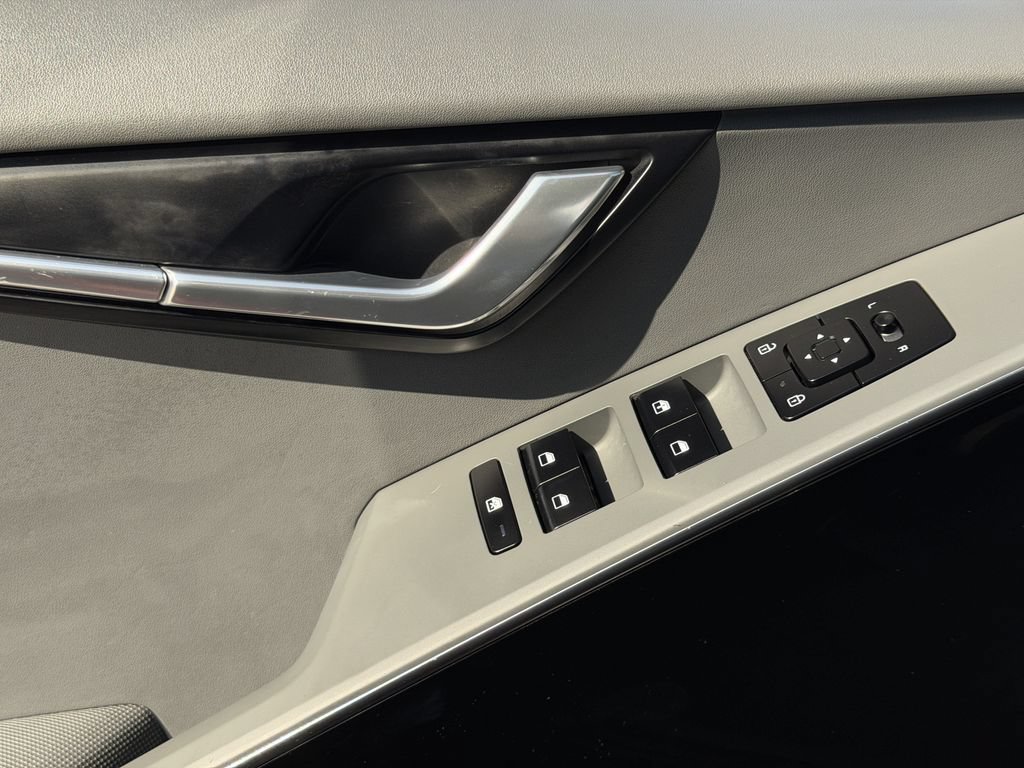 Used 2024 Kia Niro EX FWD image 24