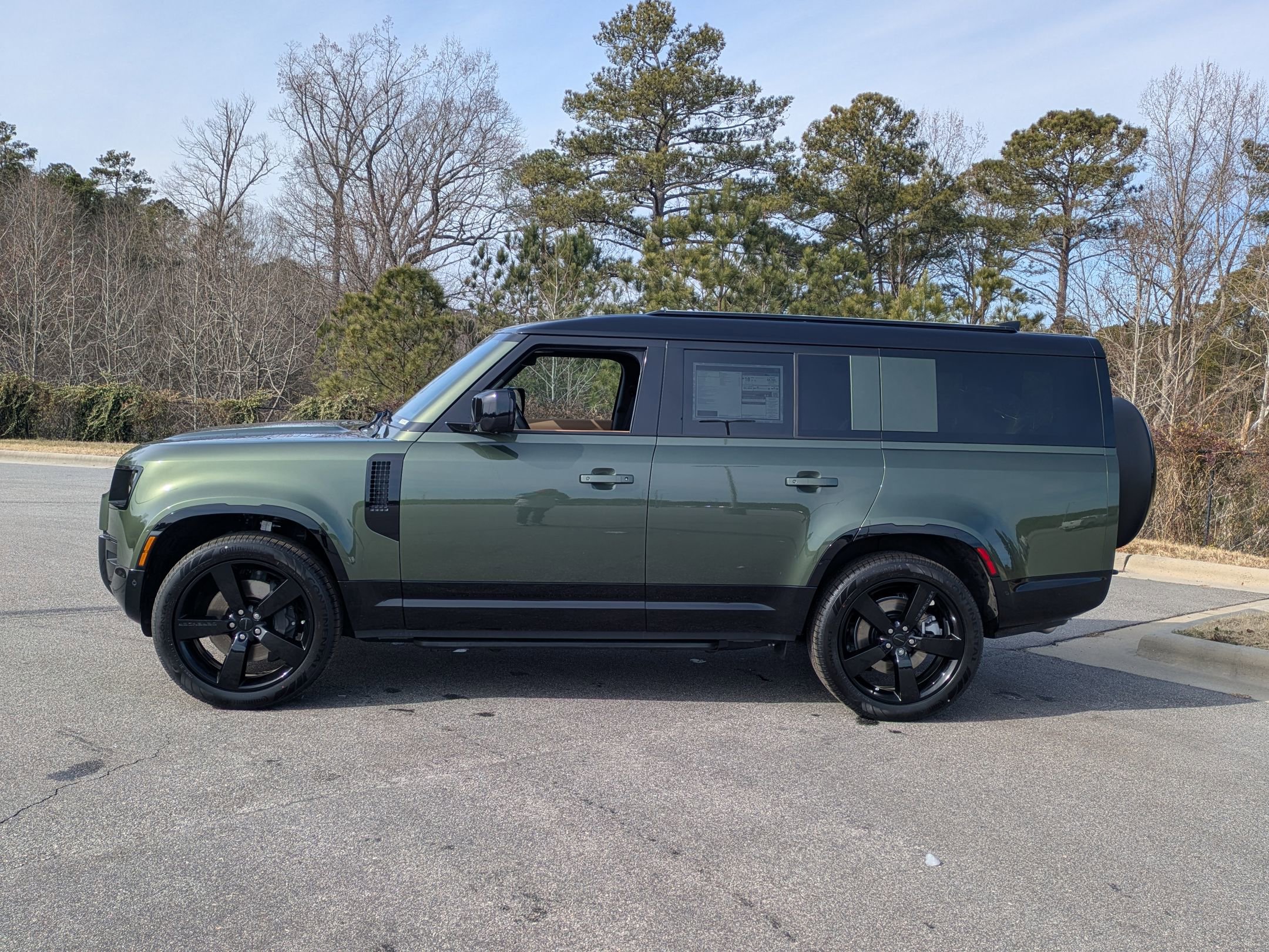New 2026 Land Rover Defender 130 X-Dynamic SE image 8