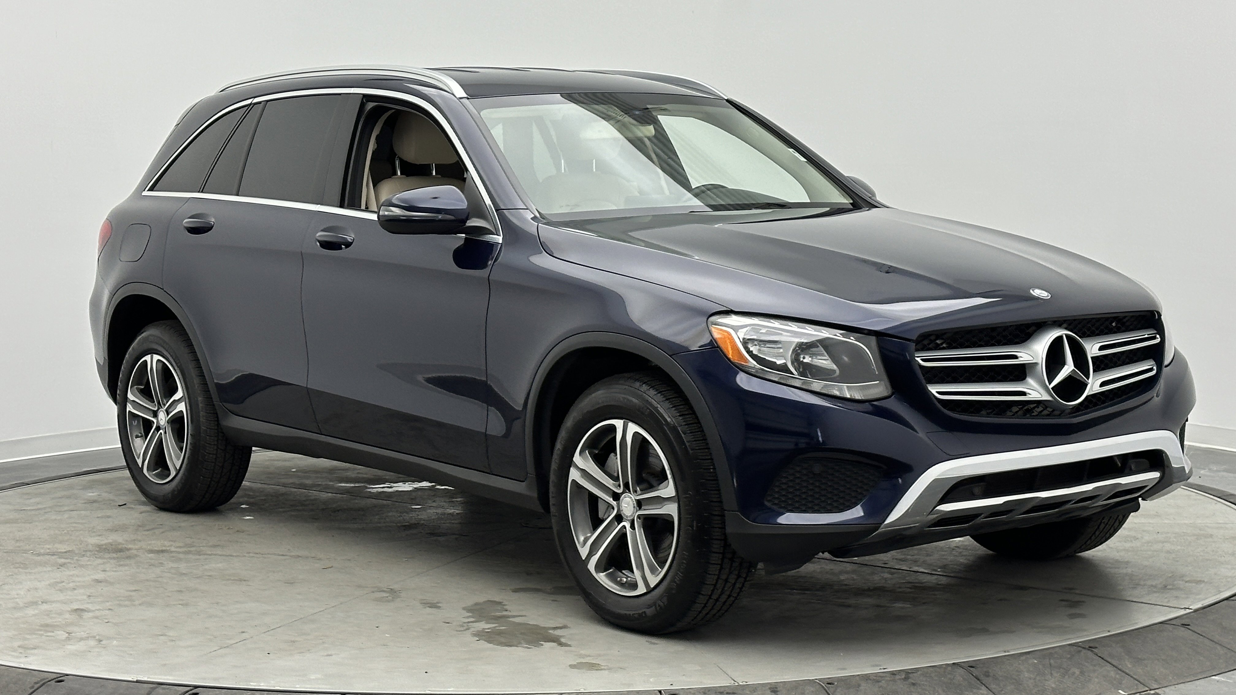 Used 2016 Mercedes-Benz GLC 300 image 3