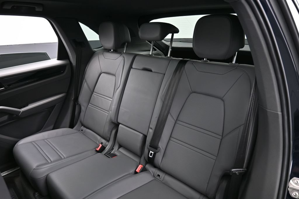 Certified 2023 Porsche Cayenne AWD/4WD image 23