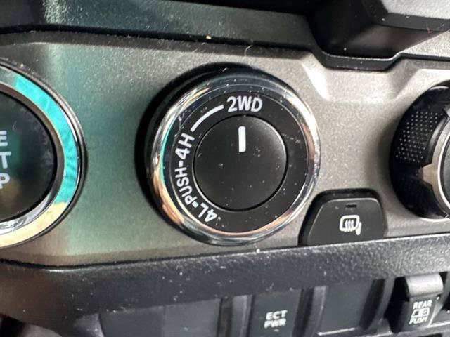 Used 2022 Toyota Tacoma TRD Sport AWD/4WD image 17