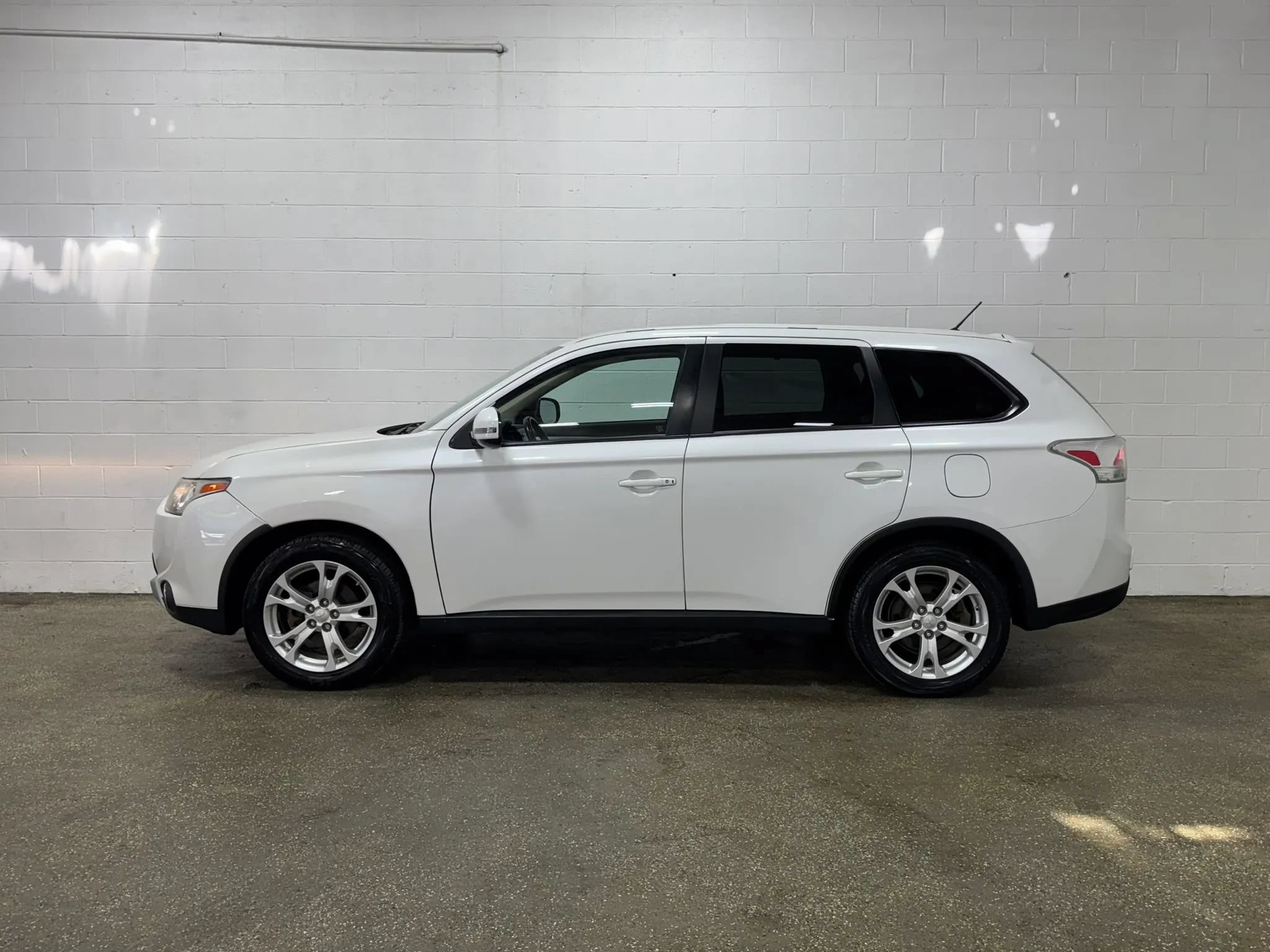 Used 2015 Mitsubishi Outlander SE FWD image 6