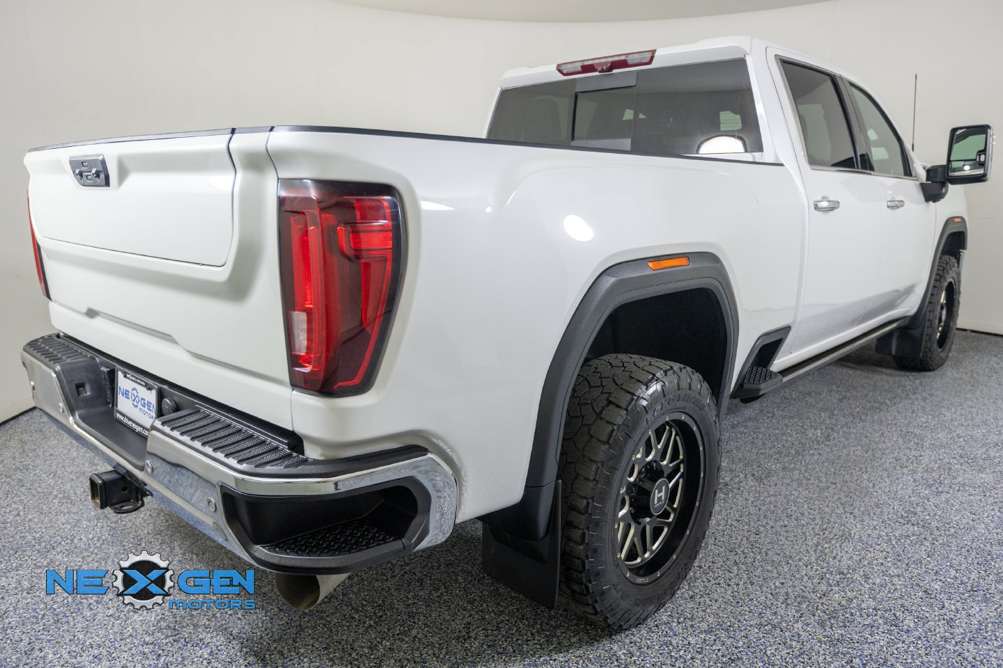 Used 2023 GMC Sierra 2500 Denali w/ Denali Ultimate Package AWD/4WD image 8