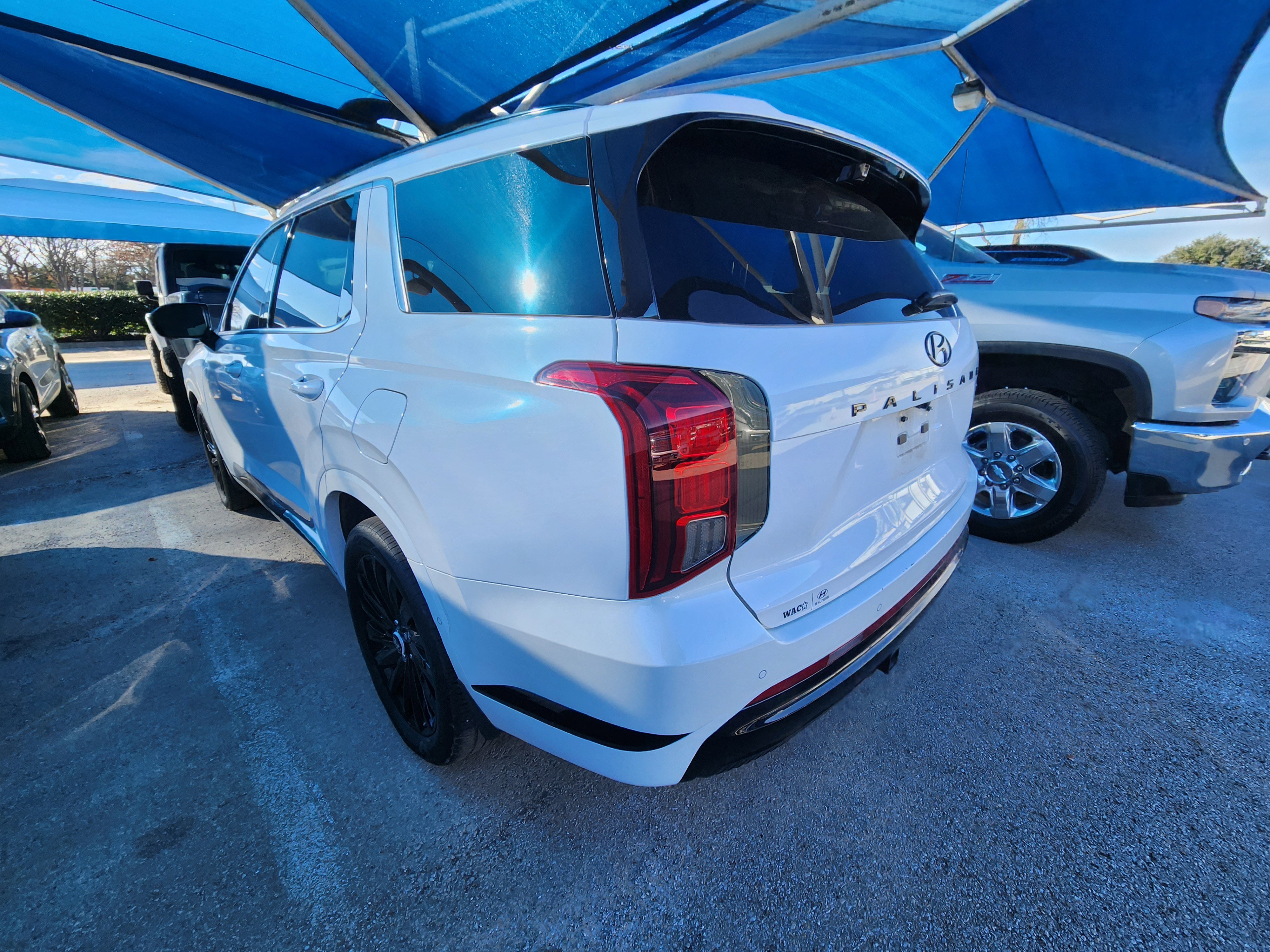 Used 2024 Hyundai Palisade Calligraphy image 3