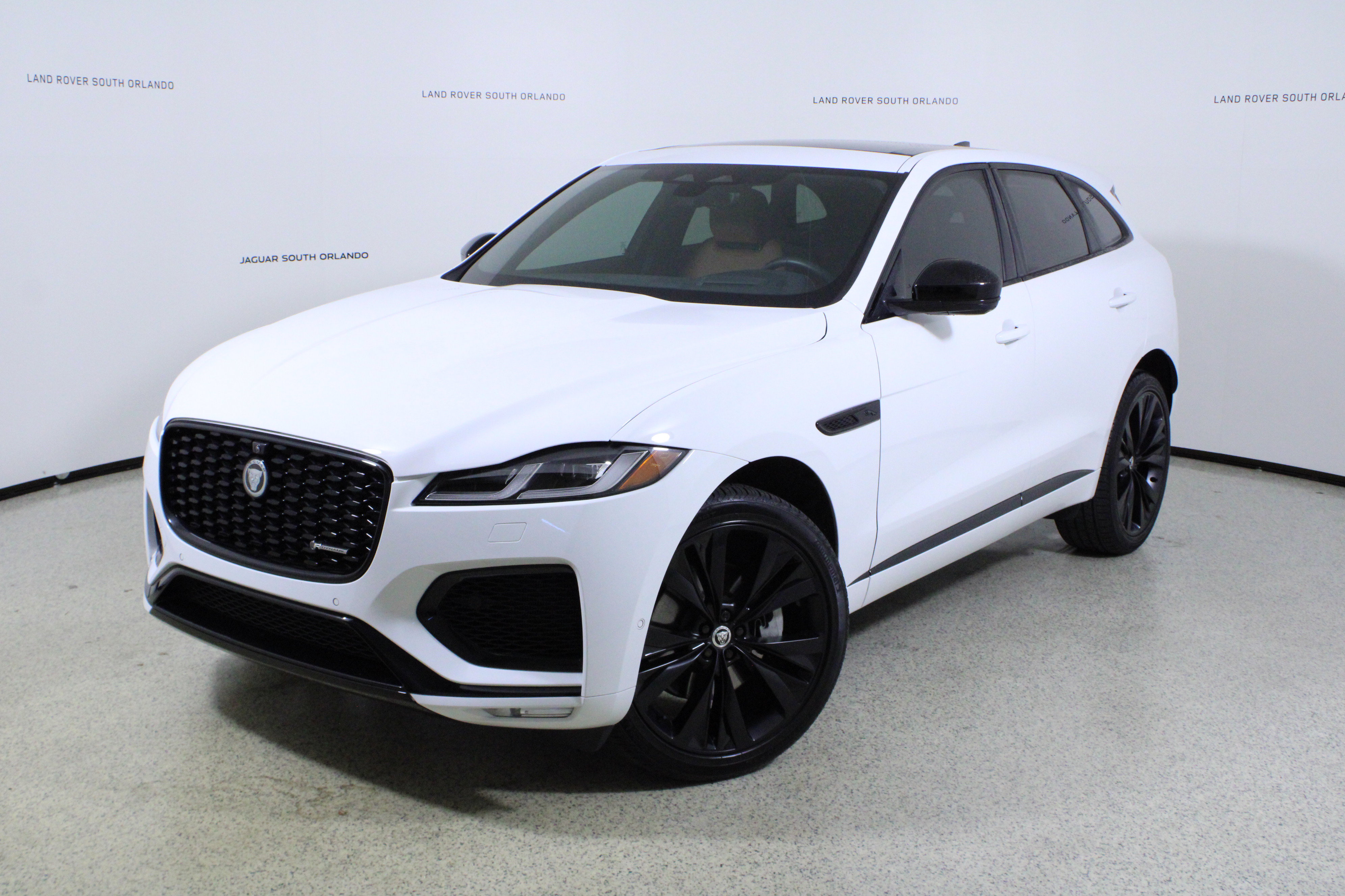 Used 2025 Jaguar F-PACE R-Dynamic S image 1