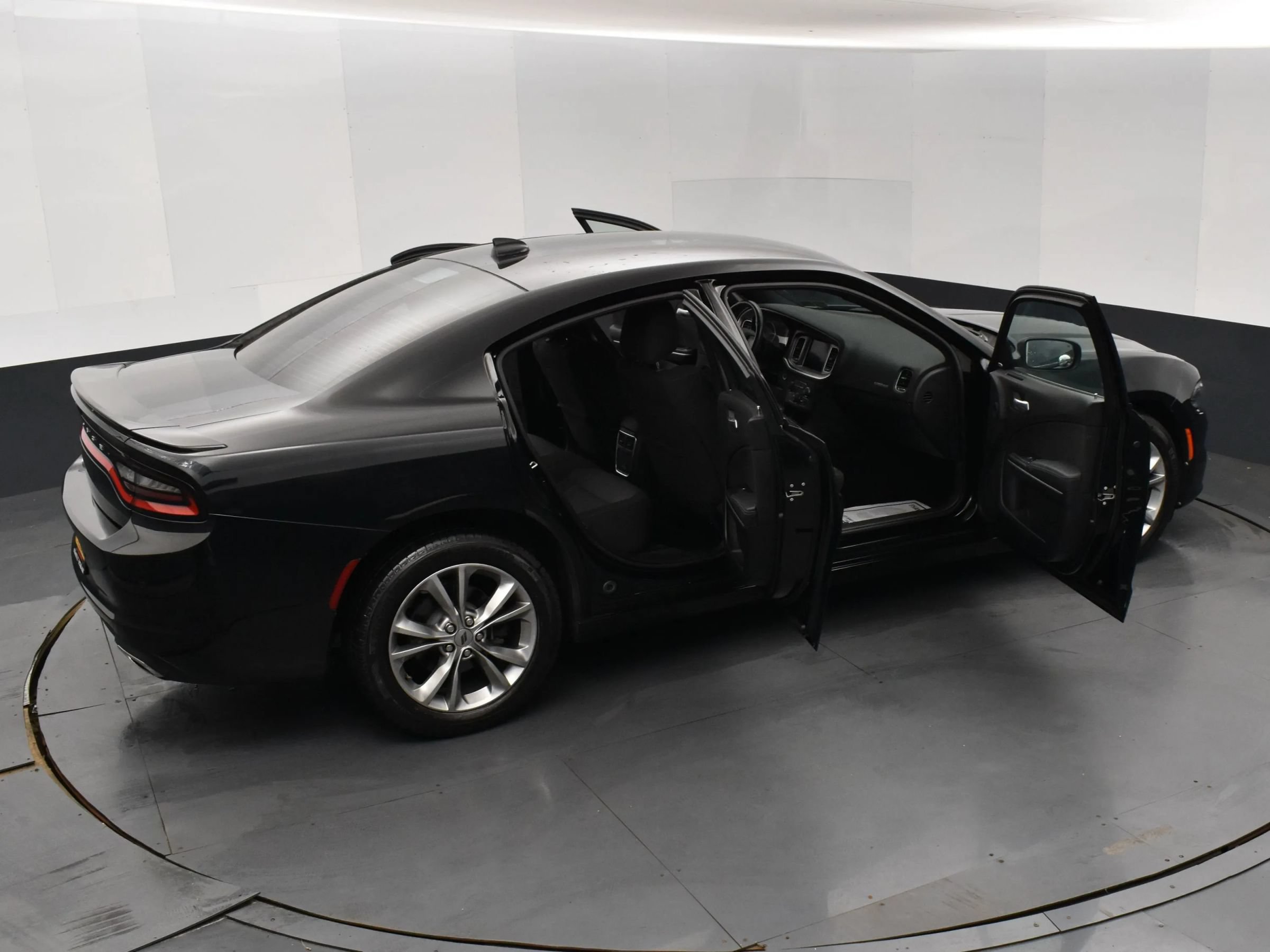 Used 2020 Dodge Charger SXT AWD/4WD image 6