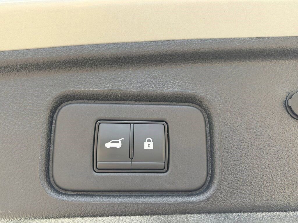 Certified 2025 Nissan Pathfinder SV image 11