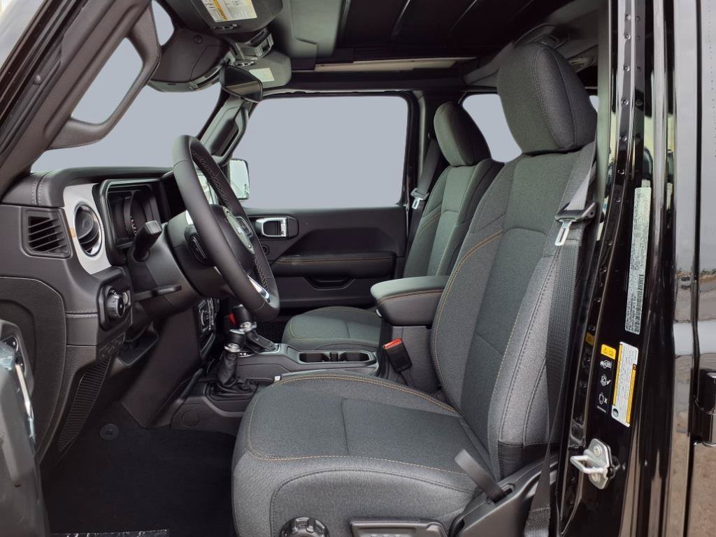 New 2025 Jeep Wrangler Unlimited Sahara AWD/4WD image 14