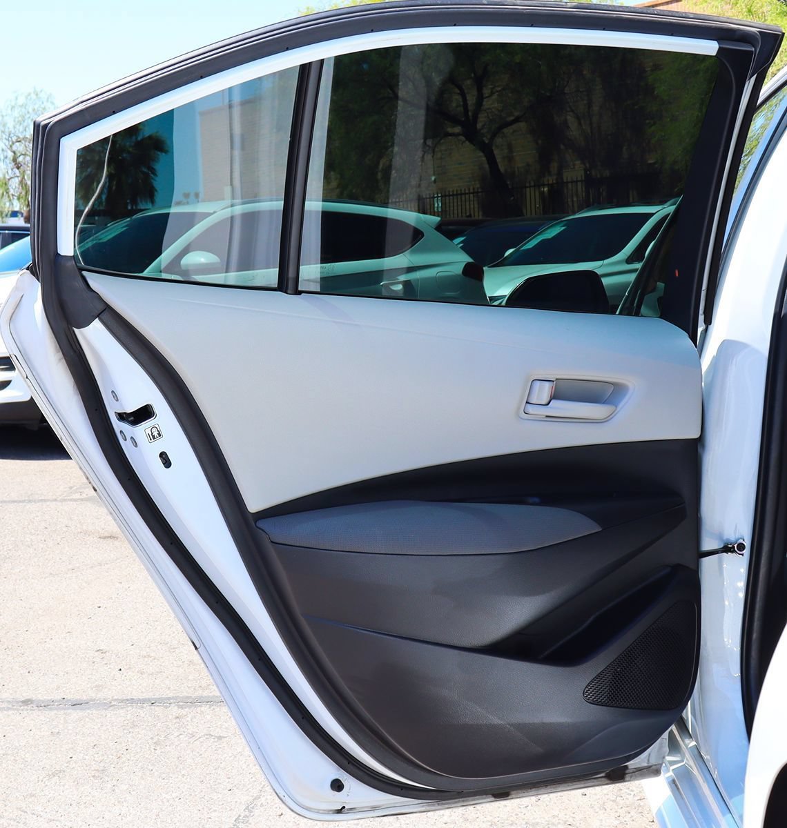 Used 2023 Toyota Corolla LE w/ Carpet Mat Package (TMS) FWD image 32