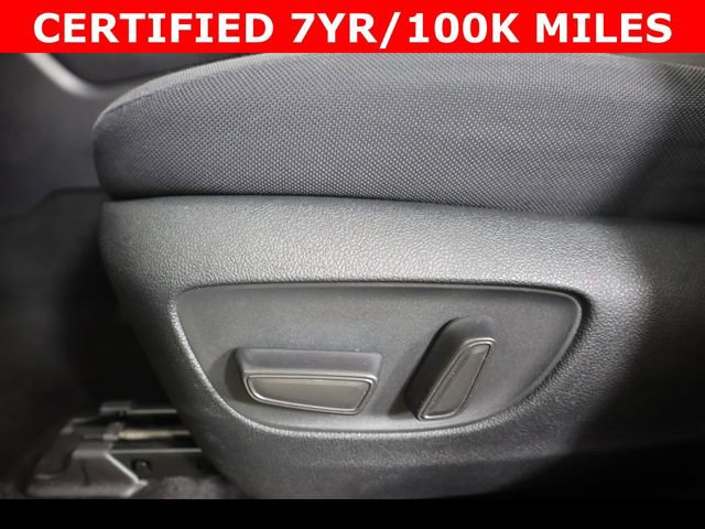 Used 2024 Toyota Highlander LE image 19