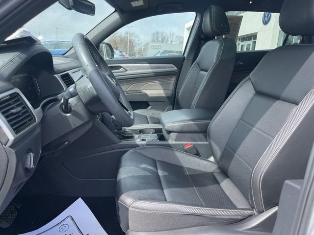 Certified 2022 Volkswagen Atlas Cross Sport SE w/ Panoramic Sunroof Package image 28