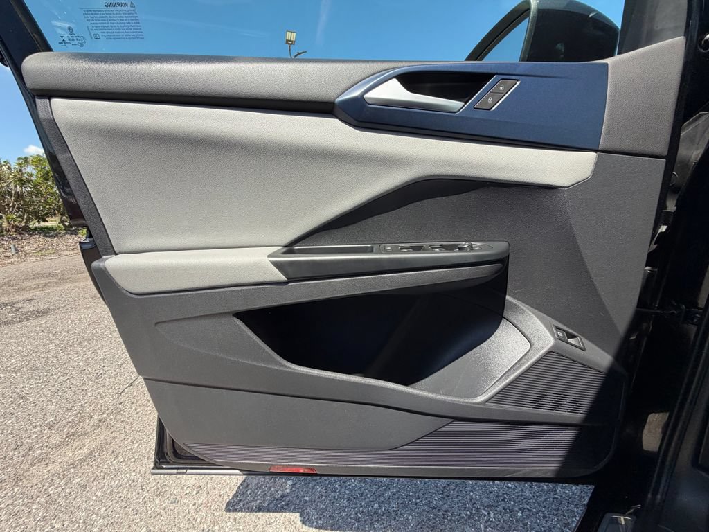 Used 2022 Volkswagen Taos SE FWD image 19