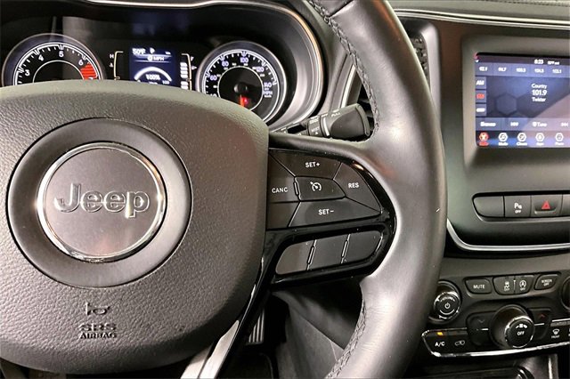 Used 2019 Jeep Cherokee Latitude Plus image 12