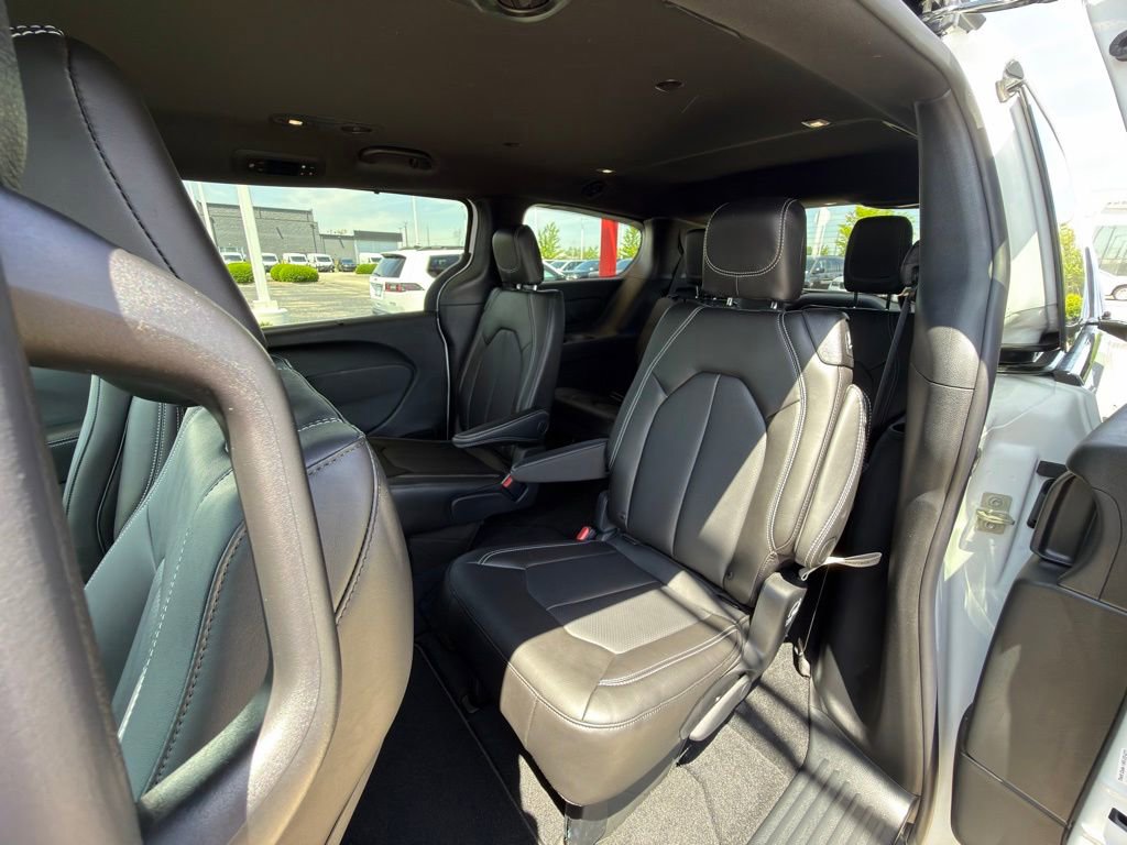 New 2027 Chrysler Pacifica Select FWD image 30