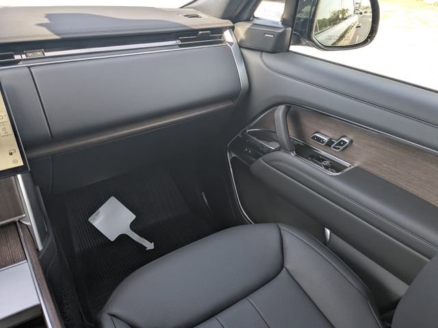 New 2026 Land Rover Range Rover Long Wheelbase SE AWD/4WD image 17