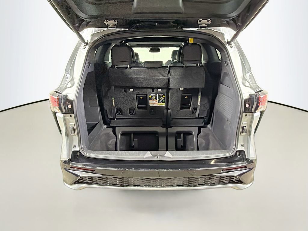 Used 2025 Toyota Sienna XSE w/ XSE Plus Package image 23