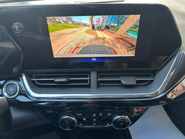 New 2025 Chevrolet Trax RS w/ Sunroof Package image 16